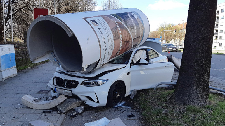 Τη διέλυσε την BMW M2!